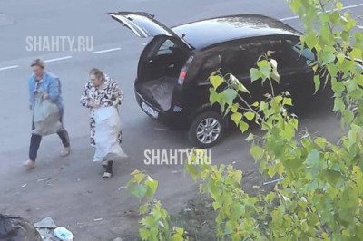 Дамы выгрузили строительный мусор на улице Садовой в Шахтах и попались