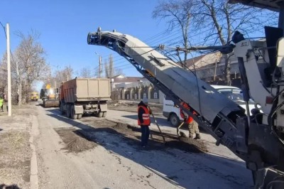 В Шахтах ремонтируют дорогу на улице Пролетарской