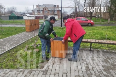 Житель города Шахты отремонтировал за свой счет 15 мусорных урн