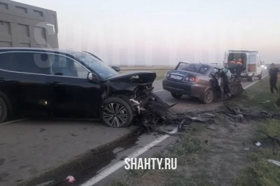 Водитель и пассажир погибли под Ростовом-на-Дону, врезавшись на встречке в Geely