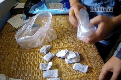 Жительница Шахт отправила 12 сим-карт в чайных пакетиках в исправительную колонию