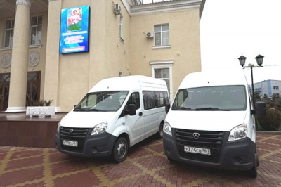 Для ДК Октябрьского района в пос. Каменоломни купили новые микроавтобусы