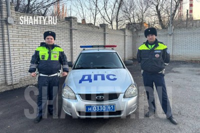 Инспекторы ГАИ помогли с заглохшим перед ж/д переездом авто в Ростовской области