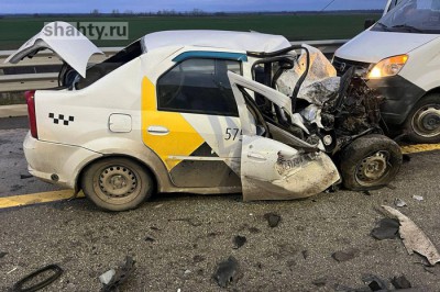 Тройное ДТП на трассе М-4 «Дон»: пострадали пассажиры микроавтобуса Ford Transit