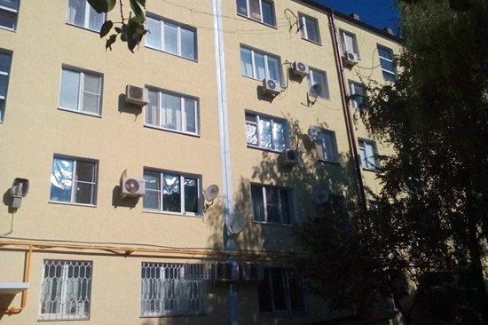 В г. Шахты заканчивается капремонт дома по переулку Комиссаровскому