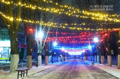 В г. Шахты порвались гирлянды на проспекте Пушкина