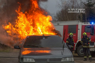 В Шахтах сгорели два автомобиля за день: иномарка Honda и ВАЗ