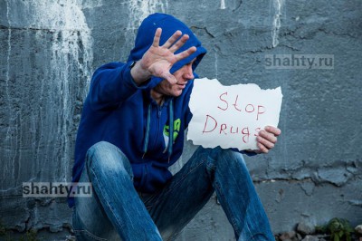 В Шахтах парень не успел сделать закладки с наркотиками: у него нашли 15 пакетов с порошком