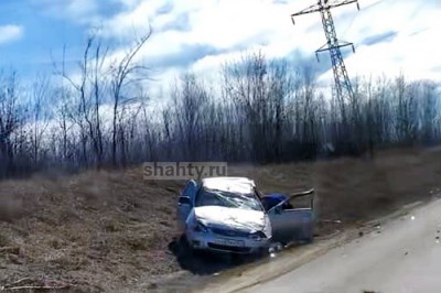 На дороге Шахты — Раздоры перевернулась «Приора»