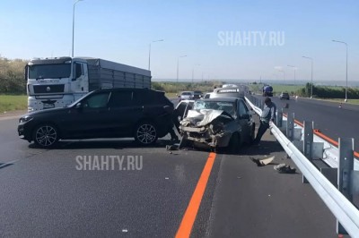 Пострадал ребенок и взрослые: «Лада» впечаталась в BMW X3 на трассе М-4 «Дон»