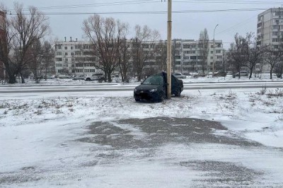 Влетела в столб Lada Granta в Ростовской области: пострадал 20-летний водитель