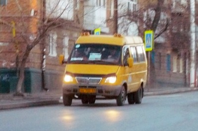 В г. Шахты маршрутка сбила бабушку на перекрестке улиц Маяковского и Чернокозова