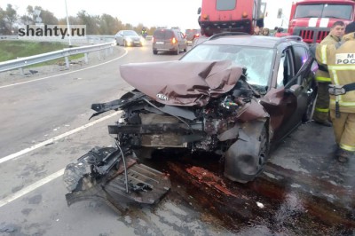 Автоледи не уступила дорогу фуре под Ростовом: женщина попала в больницу