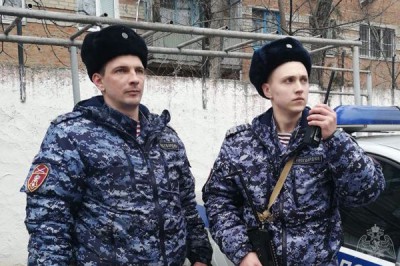Бомж залез в чужую квартиру на первом этаже многоквартирного дома