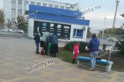 В Шахтах мать унижала ребенка на глазах людей в МФЦ