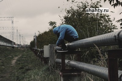 Девушки с парнем делали в Шахтах закладки с наркотиками