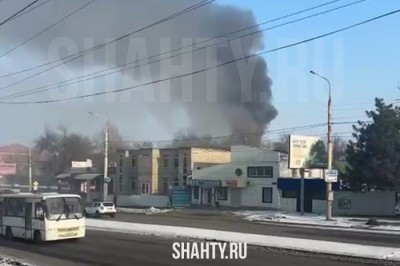 В г. Шахты сгорел гараж и «Газель» рефрижератор в районе переулка Сквозного