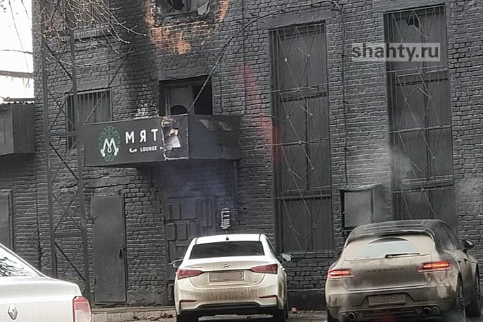 Появилось видео поджога кальянной «Мята» в Шахтах коктейлями Молотова