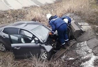 KIA Rio улетел в кювет на скользкой дороге под Ростовом [Фото]