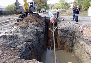 В г. Шахты водоводы под дорогами создают методом прокола, не разрывая проезжую часть [Фото]