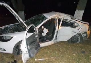 20-летний парень разбился об дерево на «Шкоде Октавия» в г. Шахты