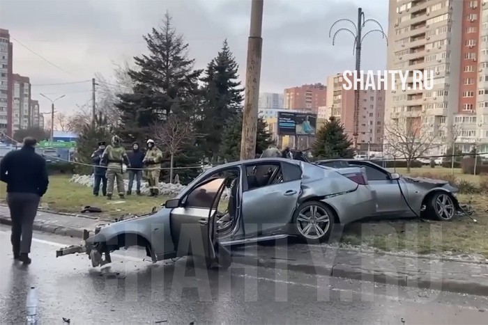 Трое погибли в Ростове: BMW врезался в столб