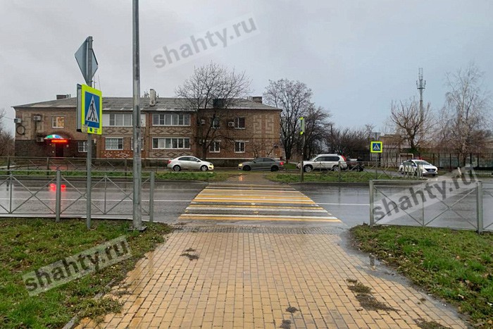 «Приора» сбила 12-летнюю девочку на переходе в соседнем с Шахтами Новошахтинске
