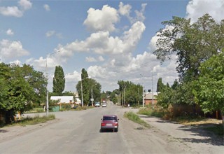В г. Шахты в «Мазду» «влетел» парень на ВАЗе без прав, пострадала девушка