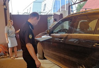 В г. Шахты арестовали имущество двоих должников