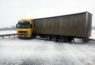Сложилась фура, приведя к массовому ДТП на трассе М-4 [Видео]