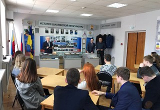 Школьникам показали изнутри прокуратуру города Шахты