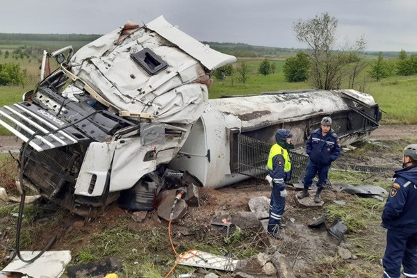Под Шахтами около «журавлей» погиб водитель бензовоза