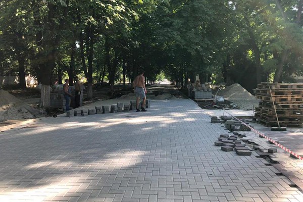 Власти г. Шахты пытаются благоустроить сразу три парка — пока не готов ни один