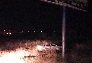 25-летний парень на Lada Priora врезался в рекламный щит на трассе ночью и сгорел
