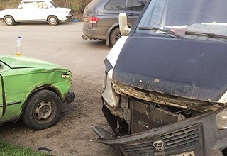 В г. Шахты 17-летняя девушка пострадала при столкновении «копейки» и «Газели»