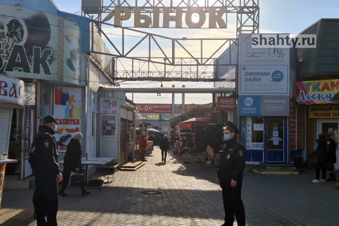 Облавы в Шахтах на рынке: штрафовали торговцев и задержали даму, объявленную в розыск