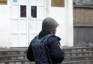 Из-за угрозы взрыва в г. Шахты из здания Департамента образования эвакуировали людей