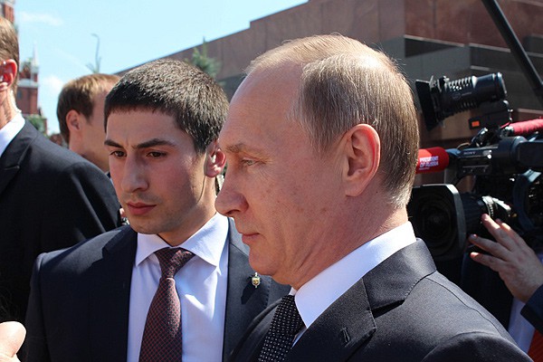 Путин повысил минимальную зарплату с 1 января
