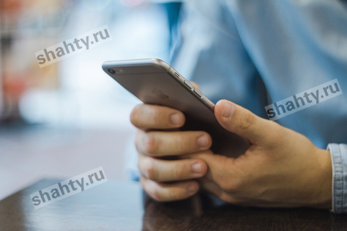 Госдума запретила школьникам использовать телефоны на уроках