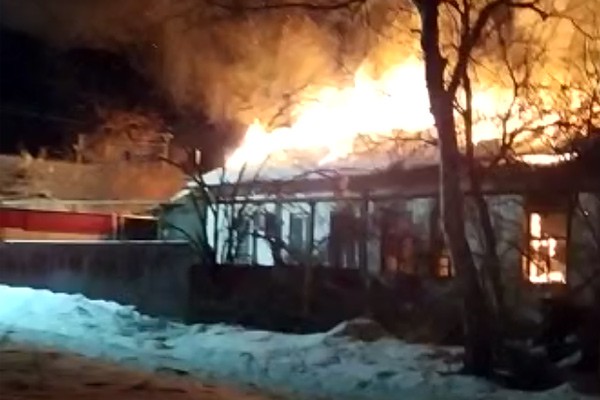 Из пламени в Шахтах спаслась семья с 11-летним ребенком