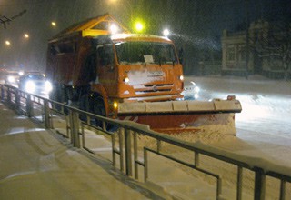 В г. Шахты борются с последствиями сильного снегопада