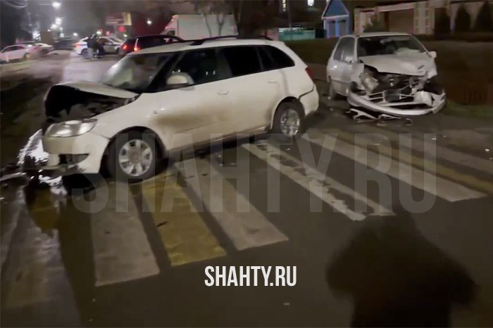 Пострадали четверо детей и четверо взрослых в ДТП в Батайске