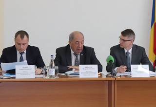 Убожество и бардак в г. Шахты происходят с мусором и водой — посетовал член Общественной палаты РФ