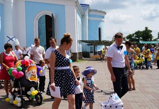 Город Шахты отметил День семьи, любви и верности праздничными гуляньями
