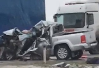 Смертельное ДТП — пикап Volkswagen протаранил на встречке фуру MAN [Видео]