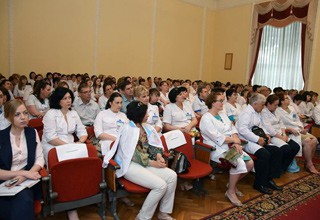 Медикам г. Шахты вручили награды и поздравили с профессиональным праздником