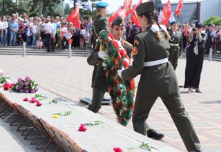 Большой митинг прошел в парке г. Шахты 9 мая в честь Дня Победы [Фото]