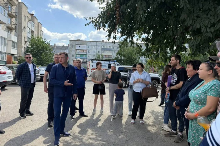 Прилет БПЛА в Гуково: мужчина находится под завалами, пострадала женщина