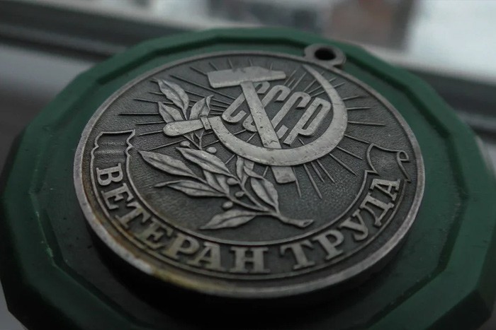 Жителю г. Шахты присвоено звание «Ветеран труда»