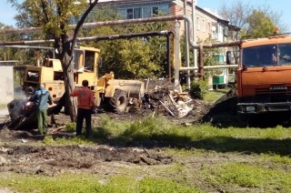 В г. Шахты вместе со стихийной свалкой убрали контейнерную площадку рядом с домом
